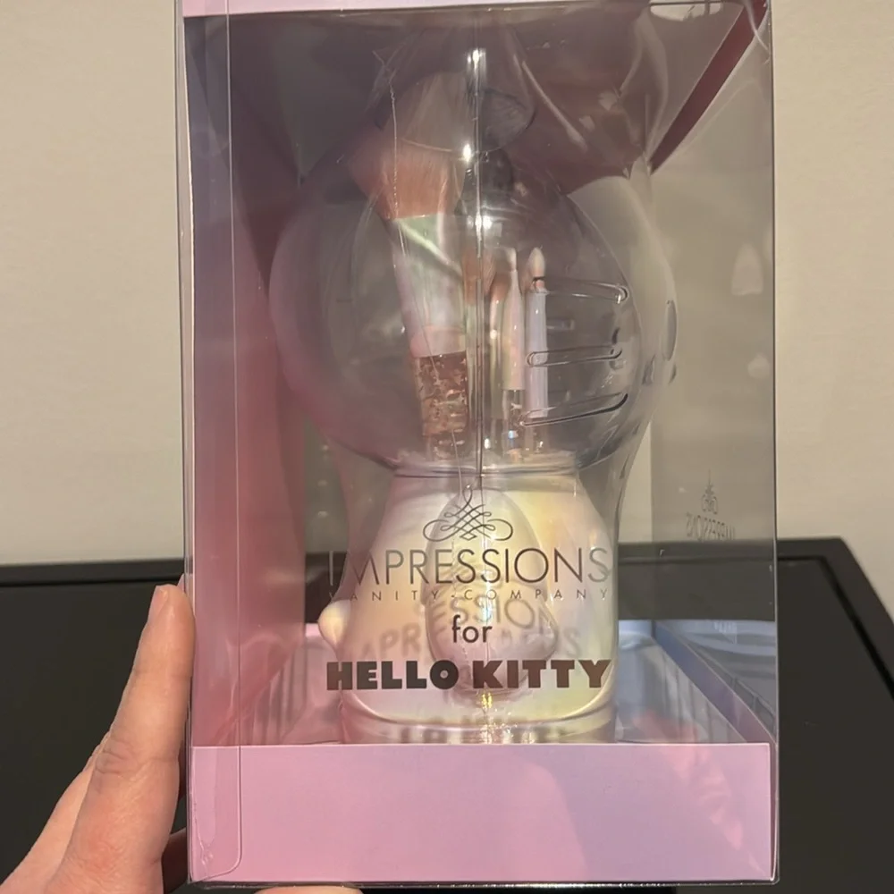 Impressions Hello Kitty® 50th 6-PC Brush Gift Set